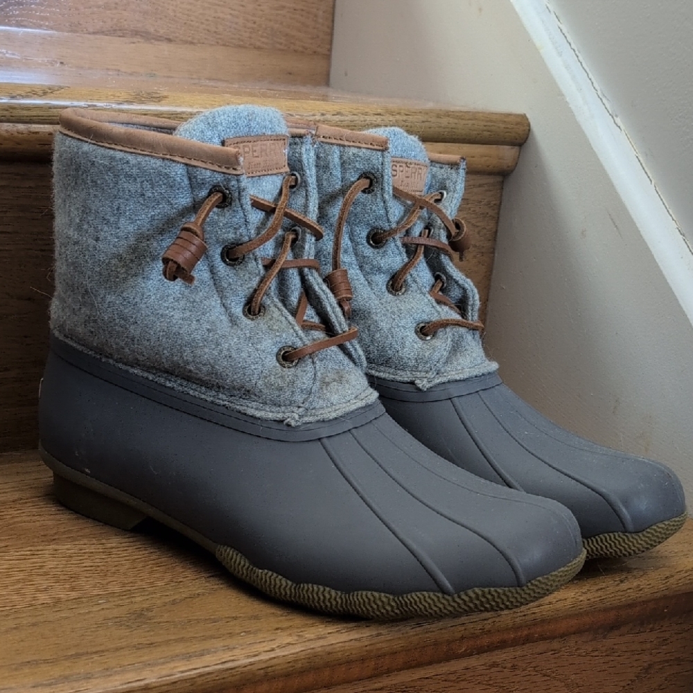 Sperry Women's Gray and Tan Winter Boots